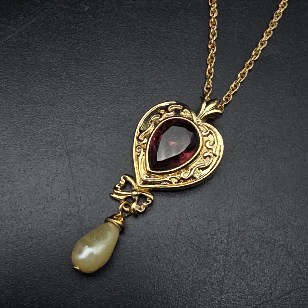 Avon 1987 Renaissance Beauty Necklace Gold Tone Heart Victorian Revival